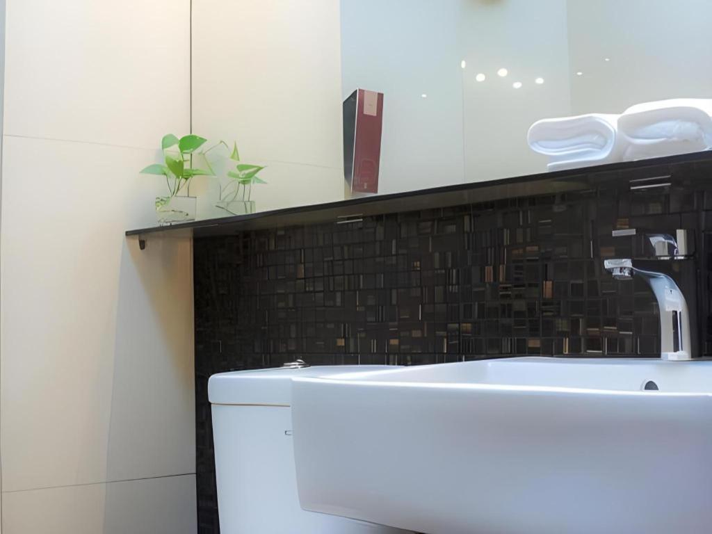 Favor Hotel Makassar City Center By Life Exteriér fotografie