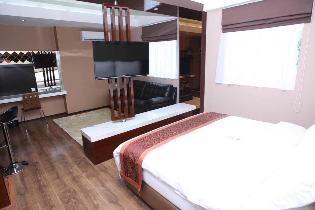 Favor Hotel Makassar City Center By Life Exteriér fotografie