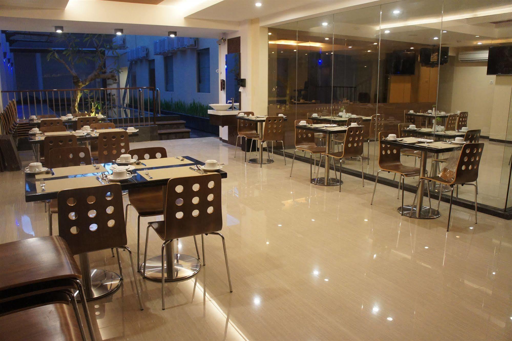 Favor Hotel Makassar City Center By Life Exteriér fotografie
